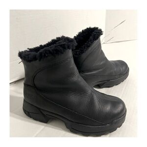 UGG Leather Sierra Sherpa Lined Combat Ankle Boots Size 7 Black Sheepskin Lining